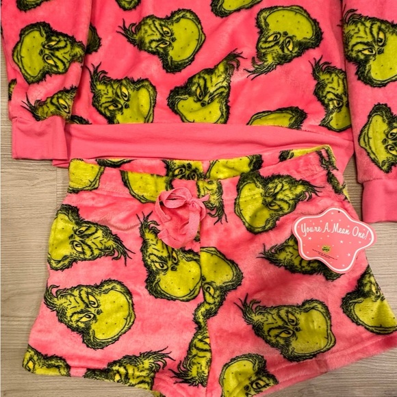 COPY - The Grinch Pink(mas) Women Pink Fleece PJ Set Medium (M) - Picture 2 of 4